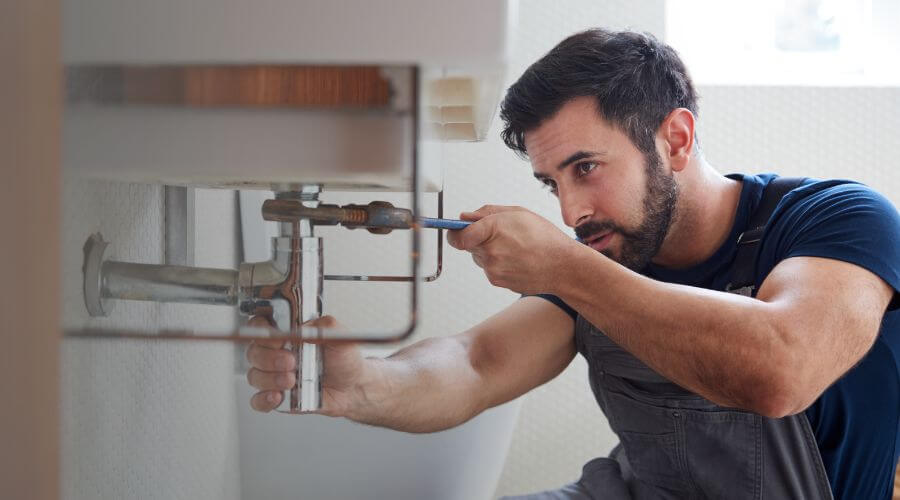 Expert burst pipe repair services in Saronville, NE